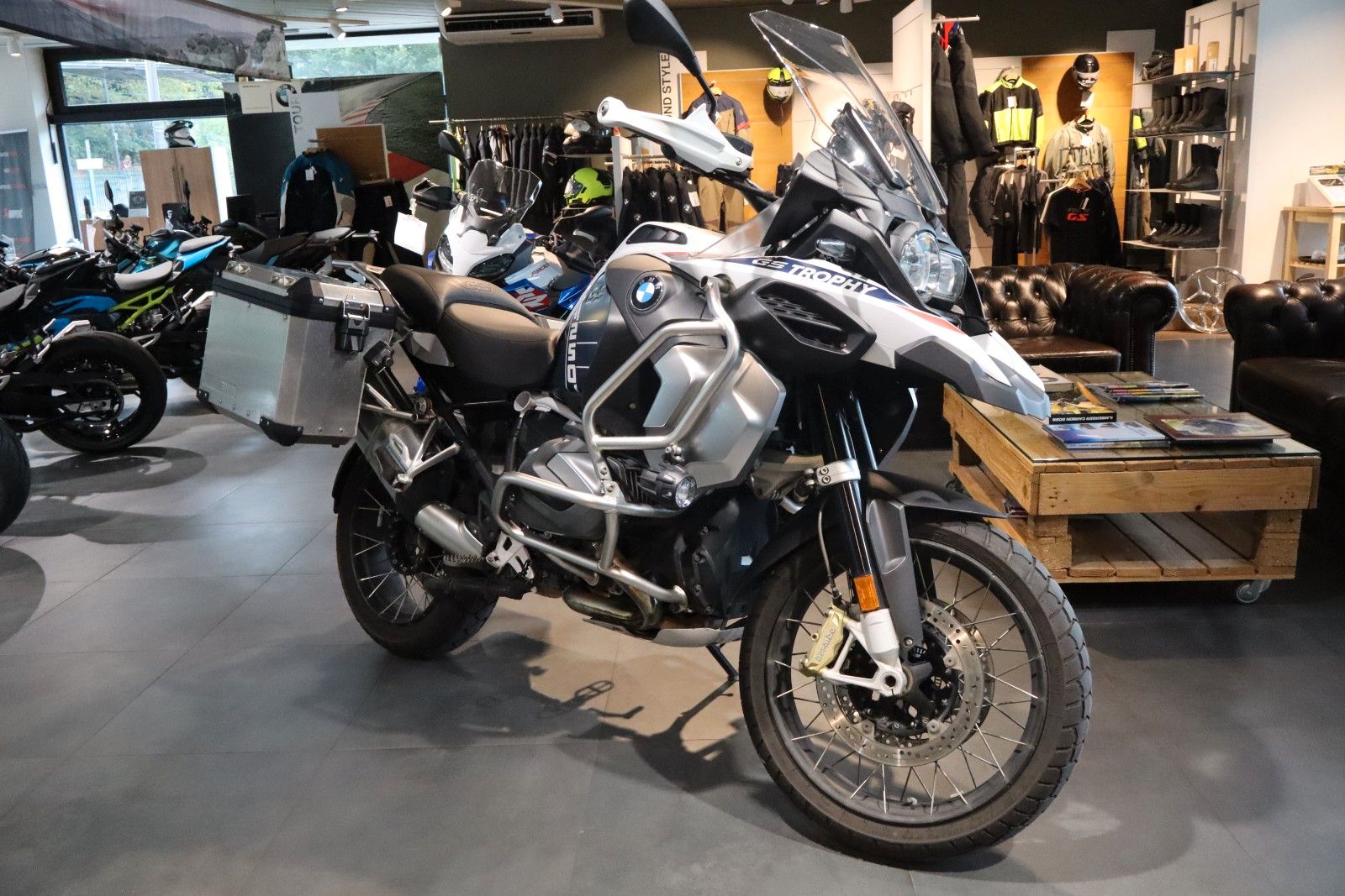Fahrzeugabbildung BMW R 1250 GS ADV mit Alukoffer