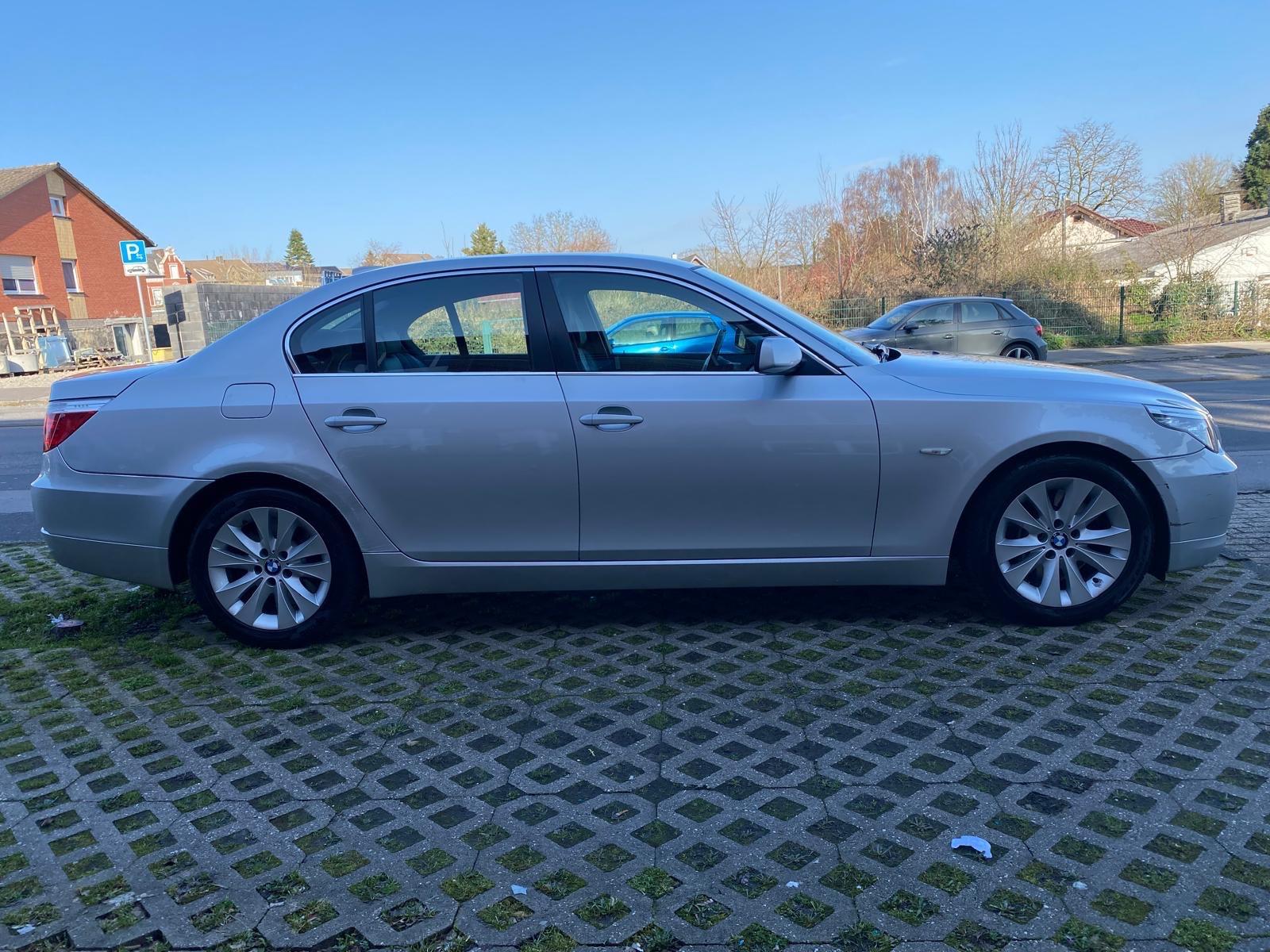BMW 530i Edition Exclusive Edition Head-Up-Display 