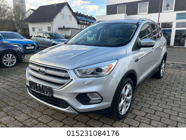 Ford Kuga Titanium 4x4 Automatik+Panorama+Bi-Xenon+..