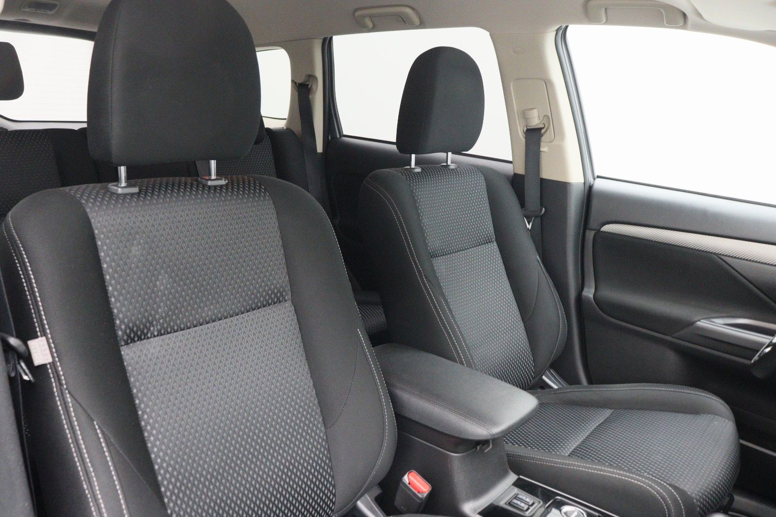 Fahrzeugabbildung Mitsubishi Outlander 2.2 DI-D Edition 100+ 4WD AT
