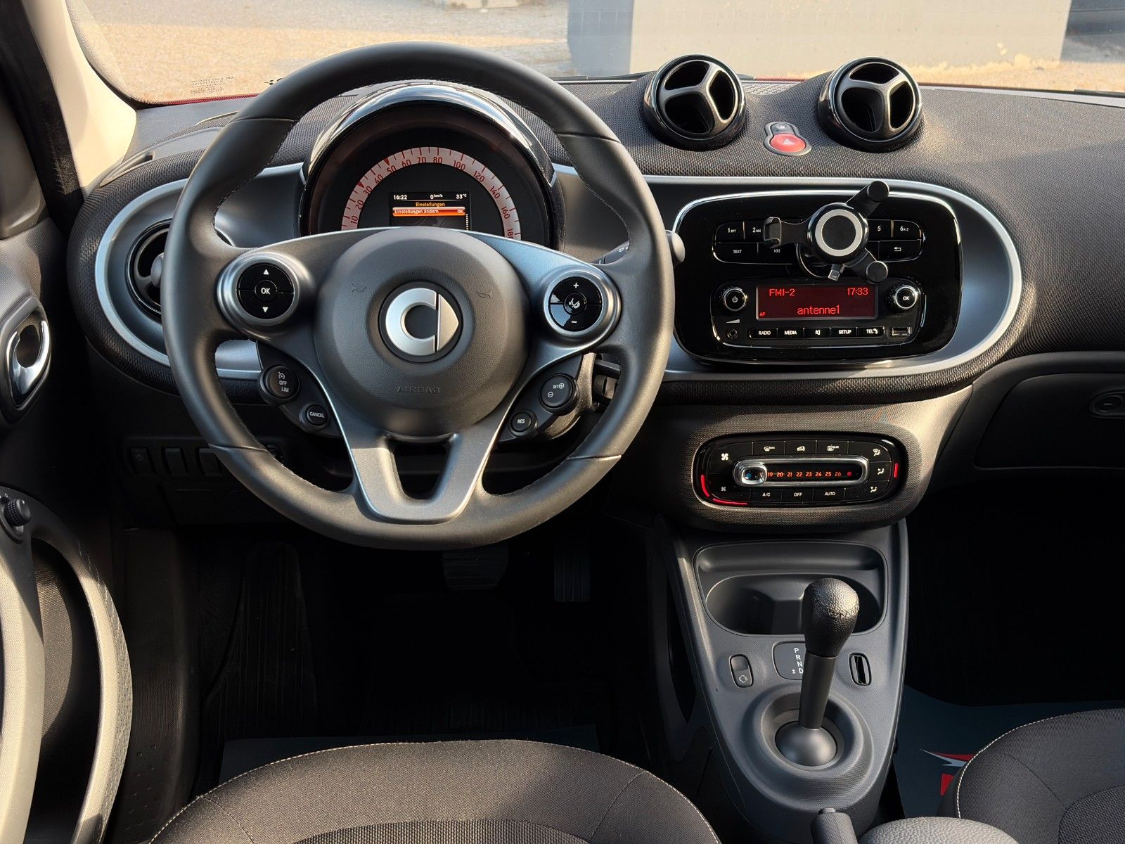 Fahrzeugabbildung Smart ForFour Passion 1.0 Autom. SHZ LIMIT PDC BT USB