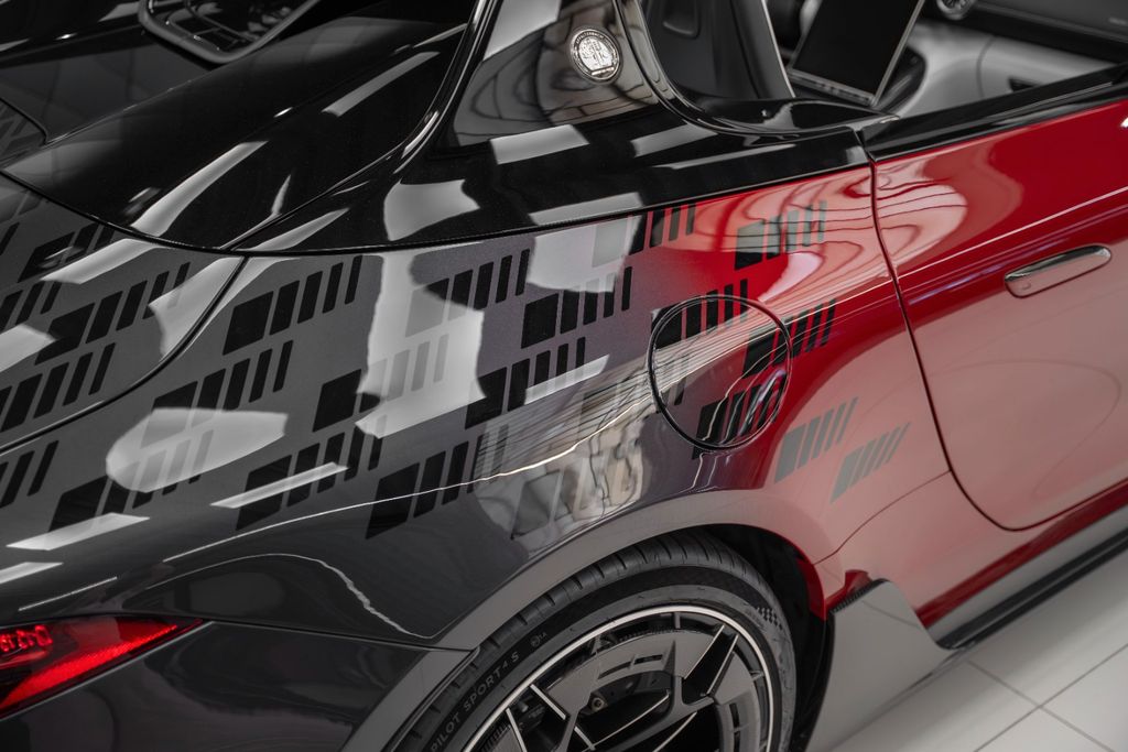 AMG PURESPEED RED/BLACK 2026 - Bild 11