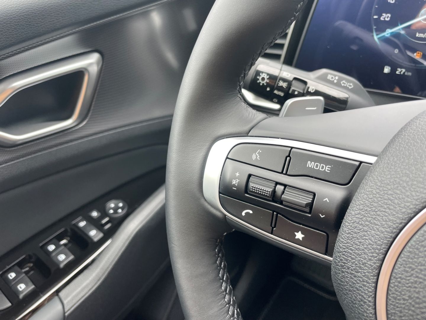 Fahrzeugabbildung Kia Sportage Plug-in Hybrid 4WD 360Kamera LED Panoda