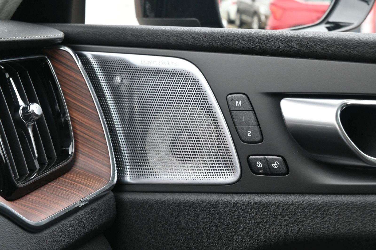 Fahrzeugabbildung Volvo XC60 T8 RC AWD Ultra Dark*LUFT*360*ACC*AHK