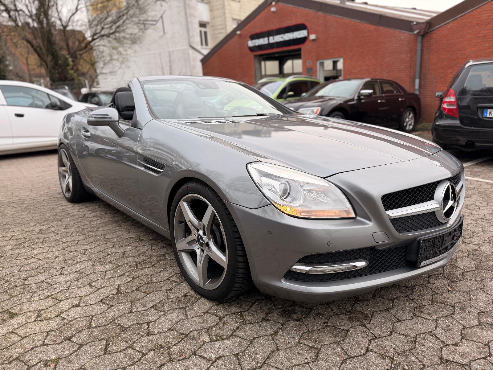 Mercedes-Benz SLK 200 BE Neues-Modell'Panorama'LED'Leder'AirSc