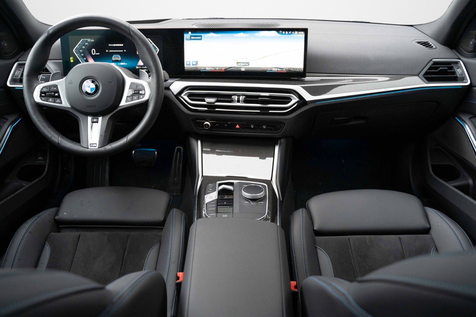 Fahrzeugabbildung BMW 330i M SPORT CARBON H&K LED PANO 19" PERFORMANCE