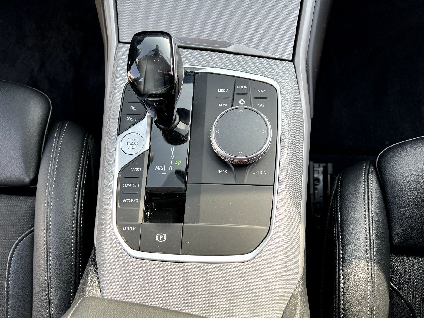 BMW 320d Touring xDrive Advantage *LED Navi Leder* foto 24