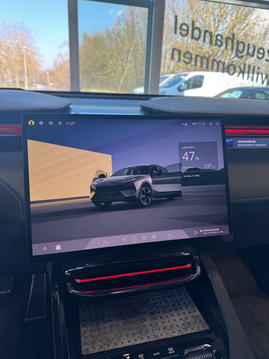 Fahrzeugabbildung Lotus Eletre EDS 450 S 4WD Executive Seat 112 kWh
