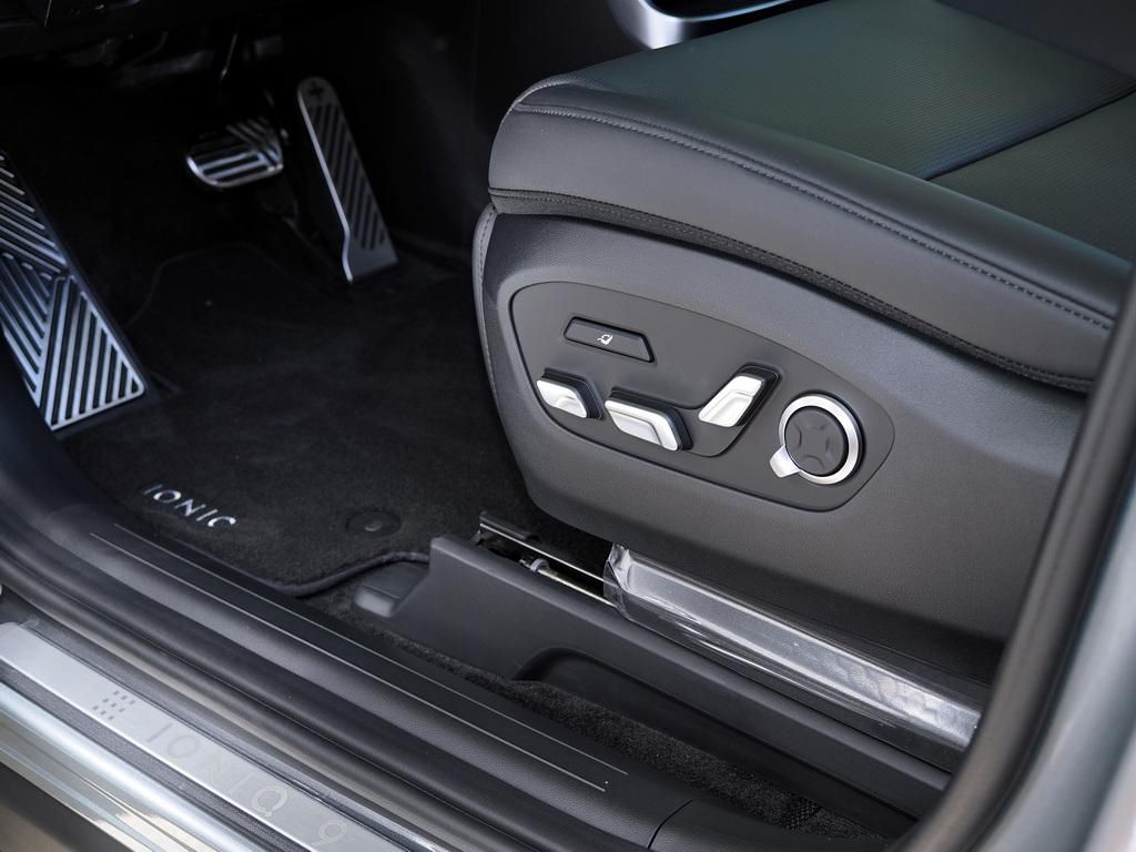 Fahrzeugabbildung Hyundai IONIQ 9 6-Sitzer UNIQ Panoramadach Relax-Paket