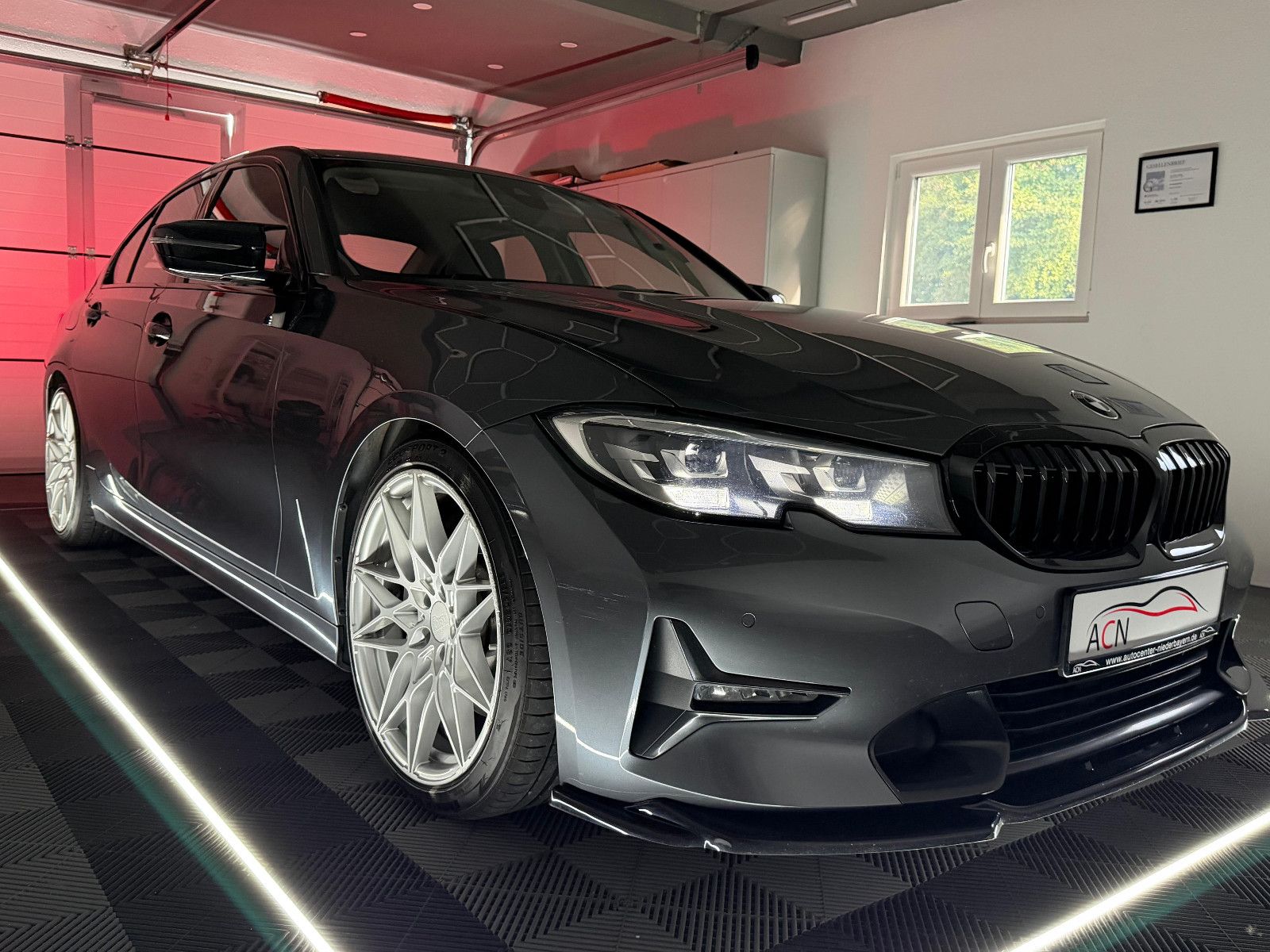 Fahrzeugabbildung BMW 330i LIMOUSINE/SPORT/LIVE COC/HiFi/AMBIENTE/H&R