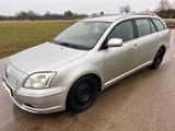 Toyota Avensis Combi 1.8-l-VVT-i - - Toyota Avensis aus 2004: Kombi