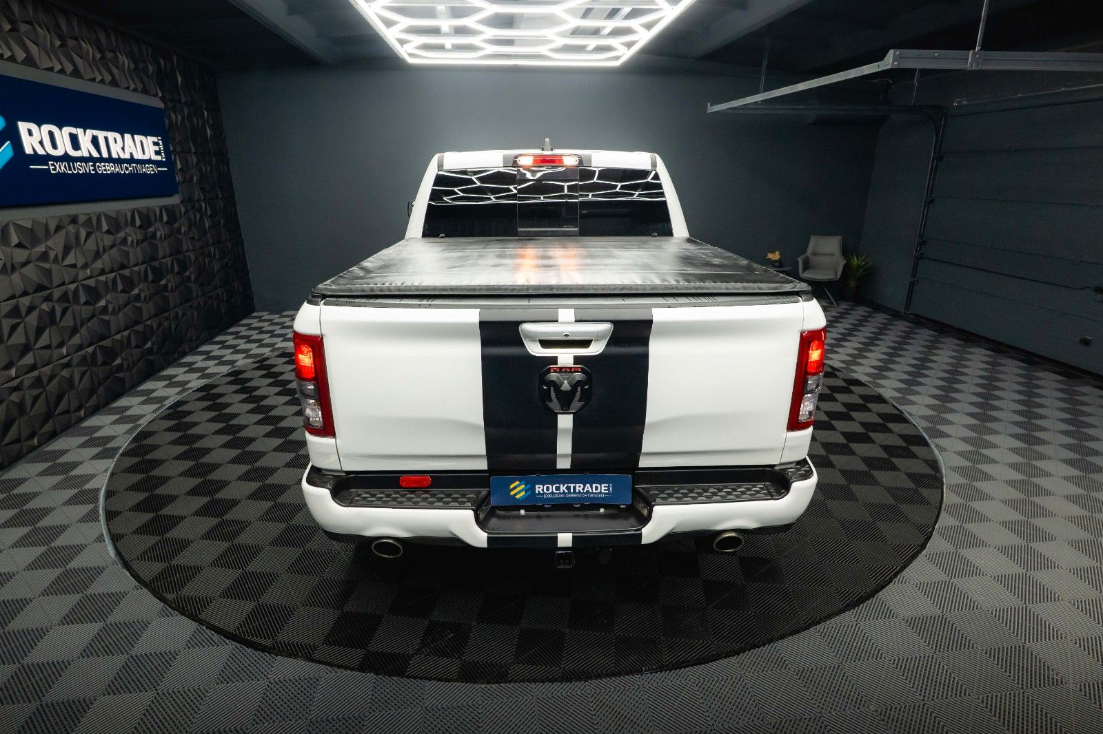 Fahrzeugabbildung Dodge RAM 5.7 V8 HEMI 4x4 LPG Offroad  Night-Paket