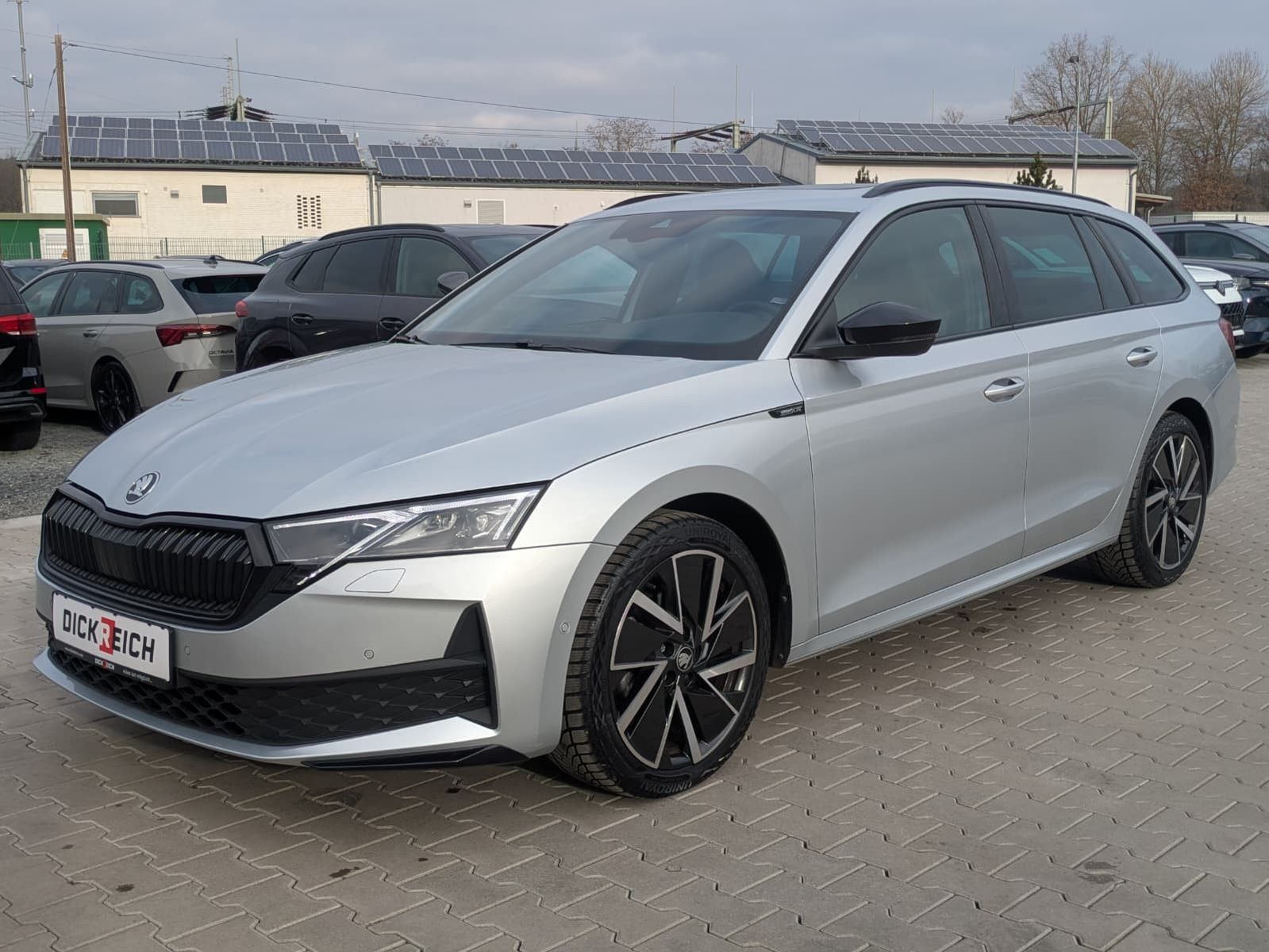 Fahrzeugabbildung SKODA Octavia 1.5 DSG Sportline PANO*MATRIX*AHK*5J.GAR