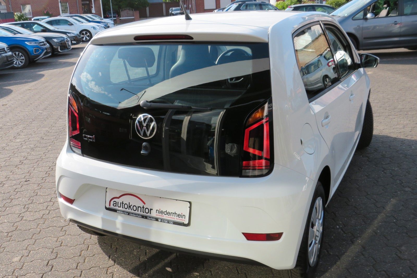 Fahrzeugabbildung Volkswagen up!  SITZHEIZUNG KLIMA 4-TÜREN NEBEL GJ 1.H