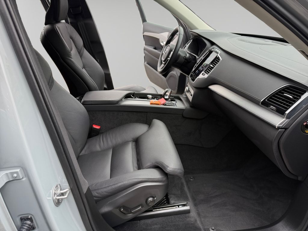 VOLVO XC90 T8 AWD Plug-in Hybrid Plus Dark AHK semi el VOLVO XC90 T8 AWD Plug-in Hybrid Plus Dark AHK semi el