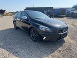 Volvo V40 D2 Kinetic R-Design - Volvo V40: R Design