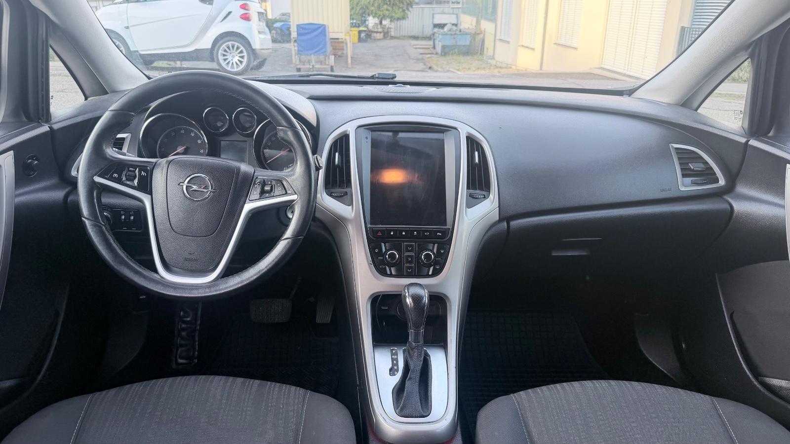 Opel Astra 2011 — photo 13