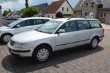 Volkswagen Passat Variant 1.6 Basis TÜV NEU! - Volkswagen Passat Variant aus 1999