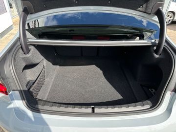 Fahrzeugabbildung BMW 320 d xDrive M Sport ACC 360° H&K Standh 19"
