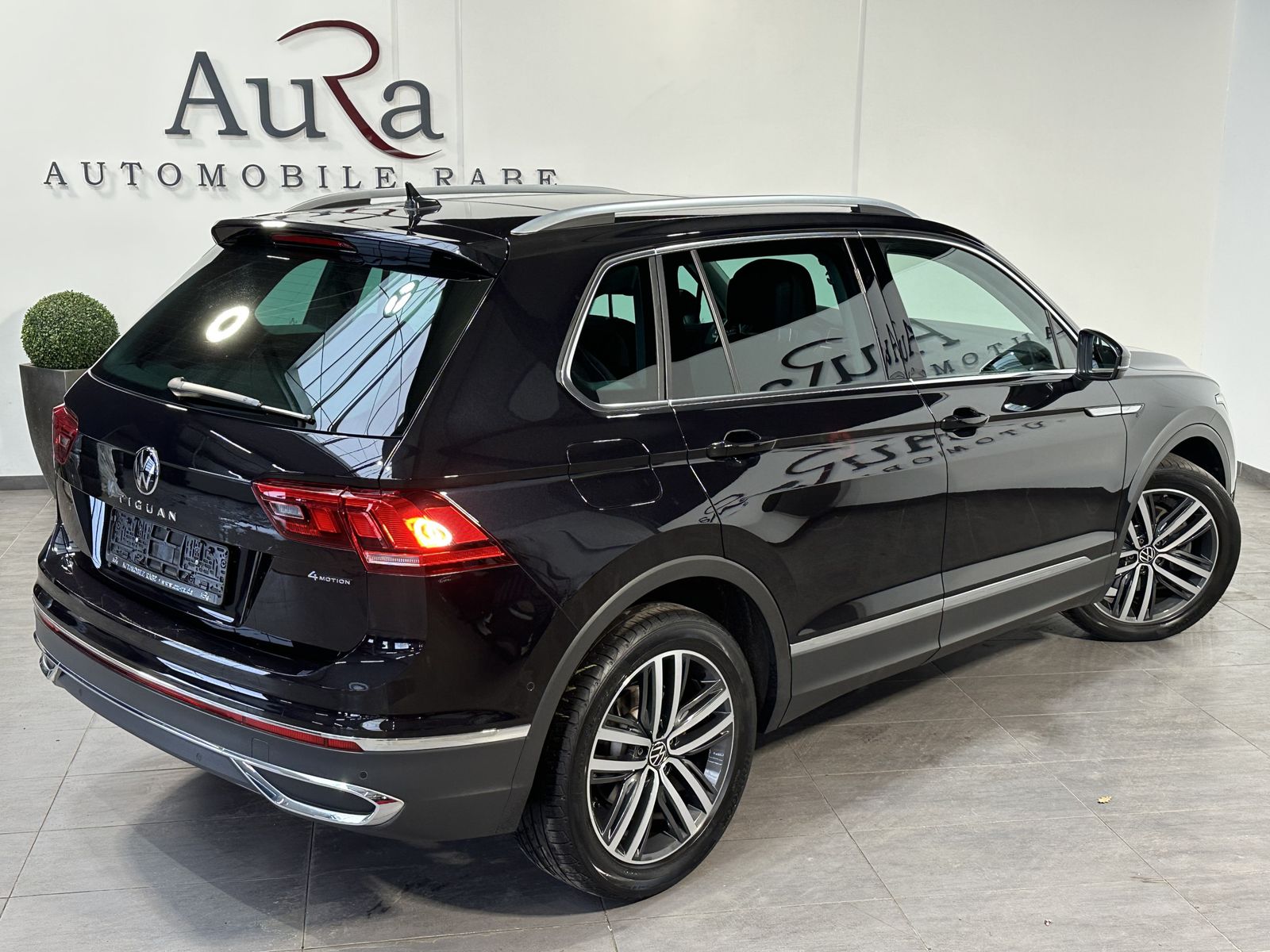 Fahrzeugabbildung Volkswagen Tiguan 4Motion Elegance/Sport NAV+LED+PANO+19ZO