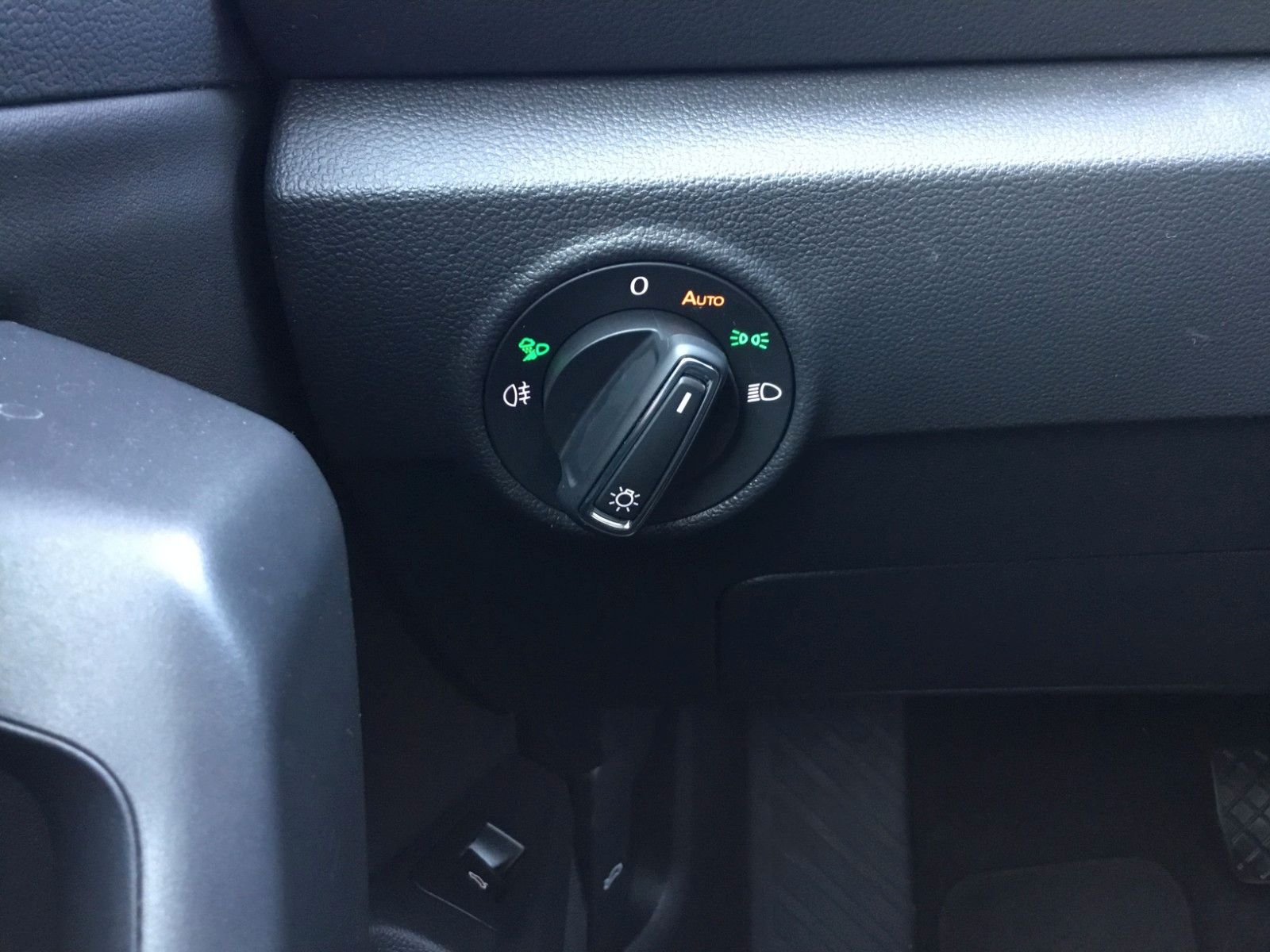Fahrzeugabbildung Volkswagen T-Roc 1.5 TSI DSG Style+AHK+LED+ACC+17"+Kamera
