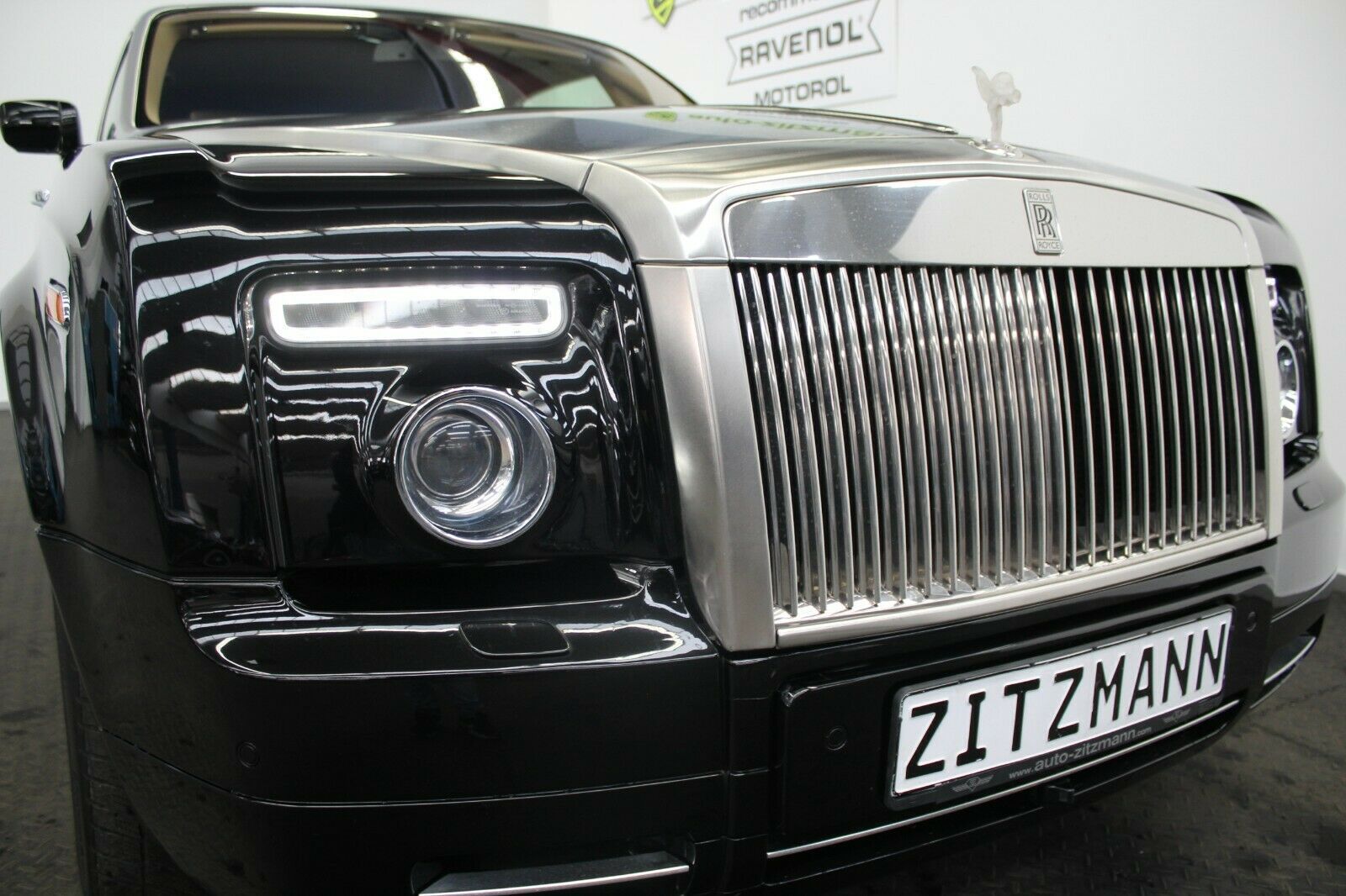 Fahrzeugabbildung Rolls-Royce Phantom Coupé/STERNENHIMMEL/TWO TONE/BESPOKE