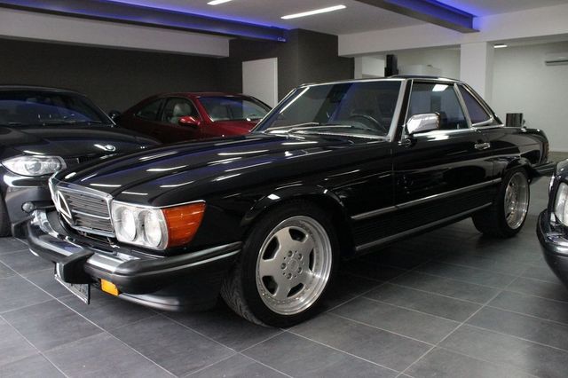 Mercedes-Benz SL 560 (107) - Black is beautiful!