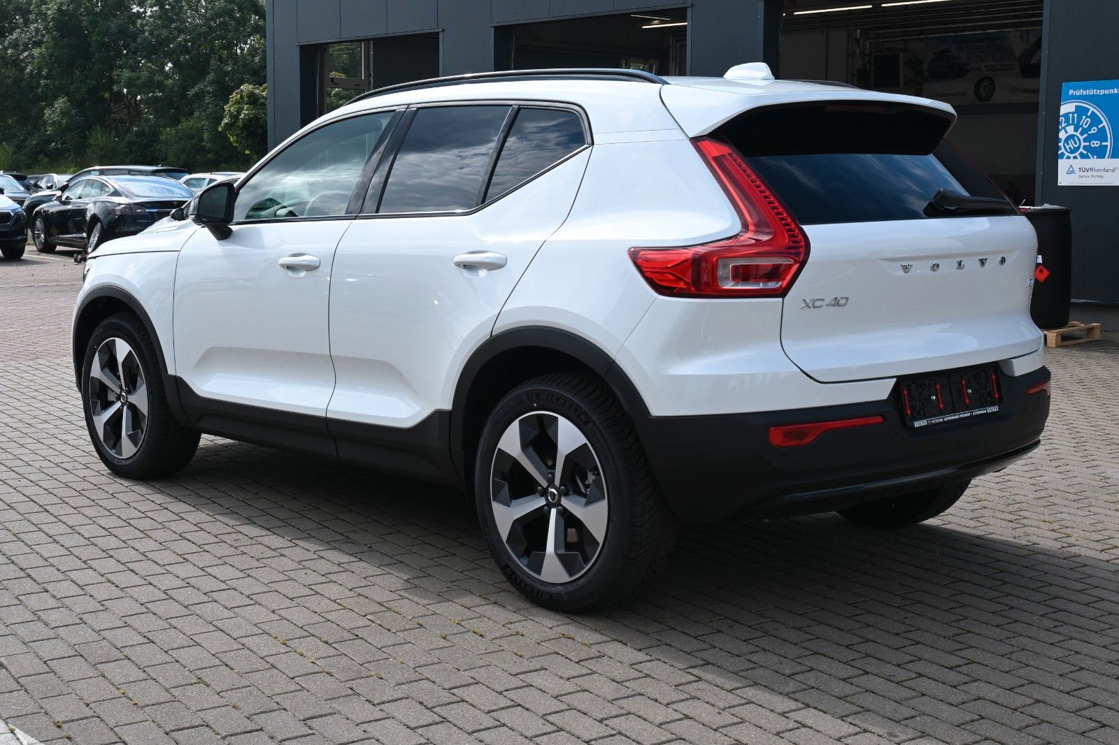 Fahrzeugabbildung Volvo XC40 B4 DKG Plus Dark*FSHZG*360°*ACC*Allwetter