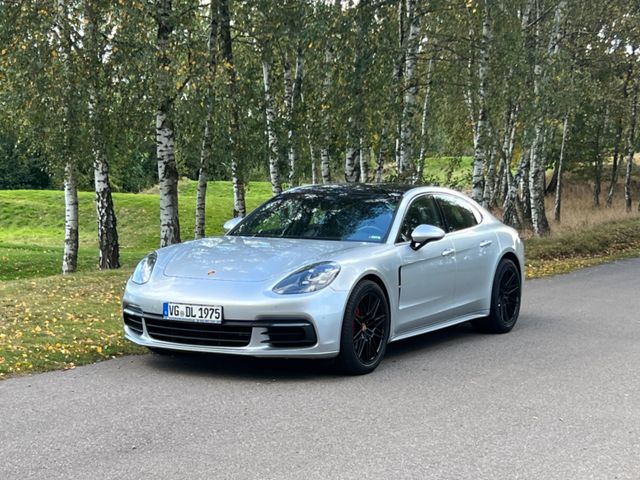 Porsche Panamera 4 