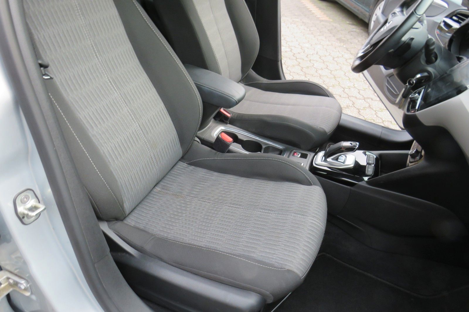 Fahrzeugabbildung Opel Corsa F Edition AUTOMATIK NAVI SITZH. PDC 1.HD
