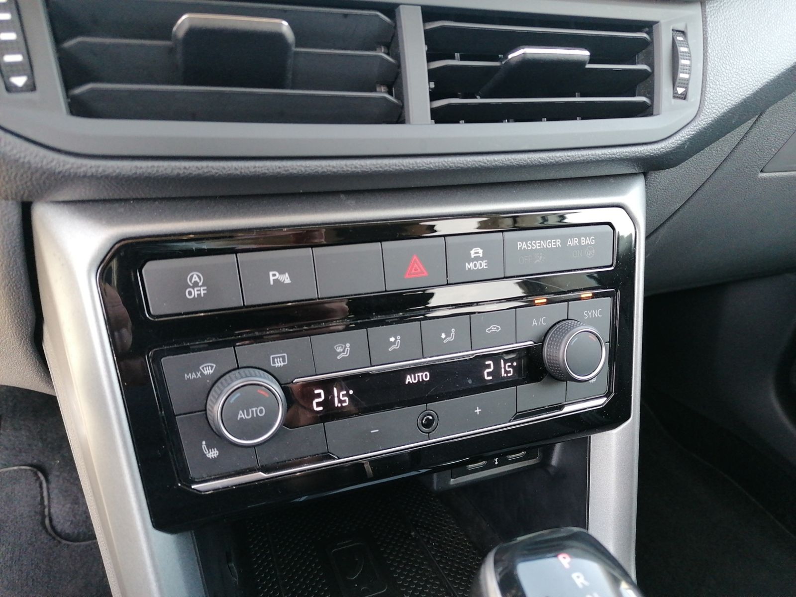 T-Cross 1.0 TSI DSG Active R Line NAVI+LED+ACC