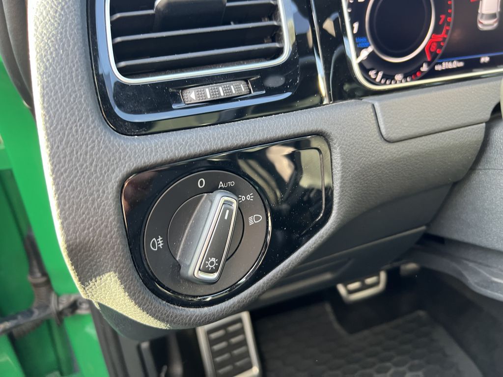 Fahrzeugabbildung Volkswagen Golf R 2.0 Akrapovic Original Sonderfarbe