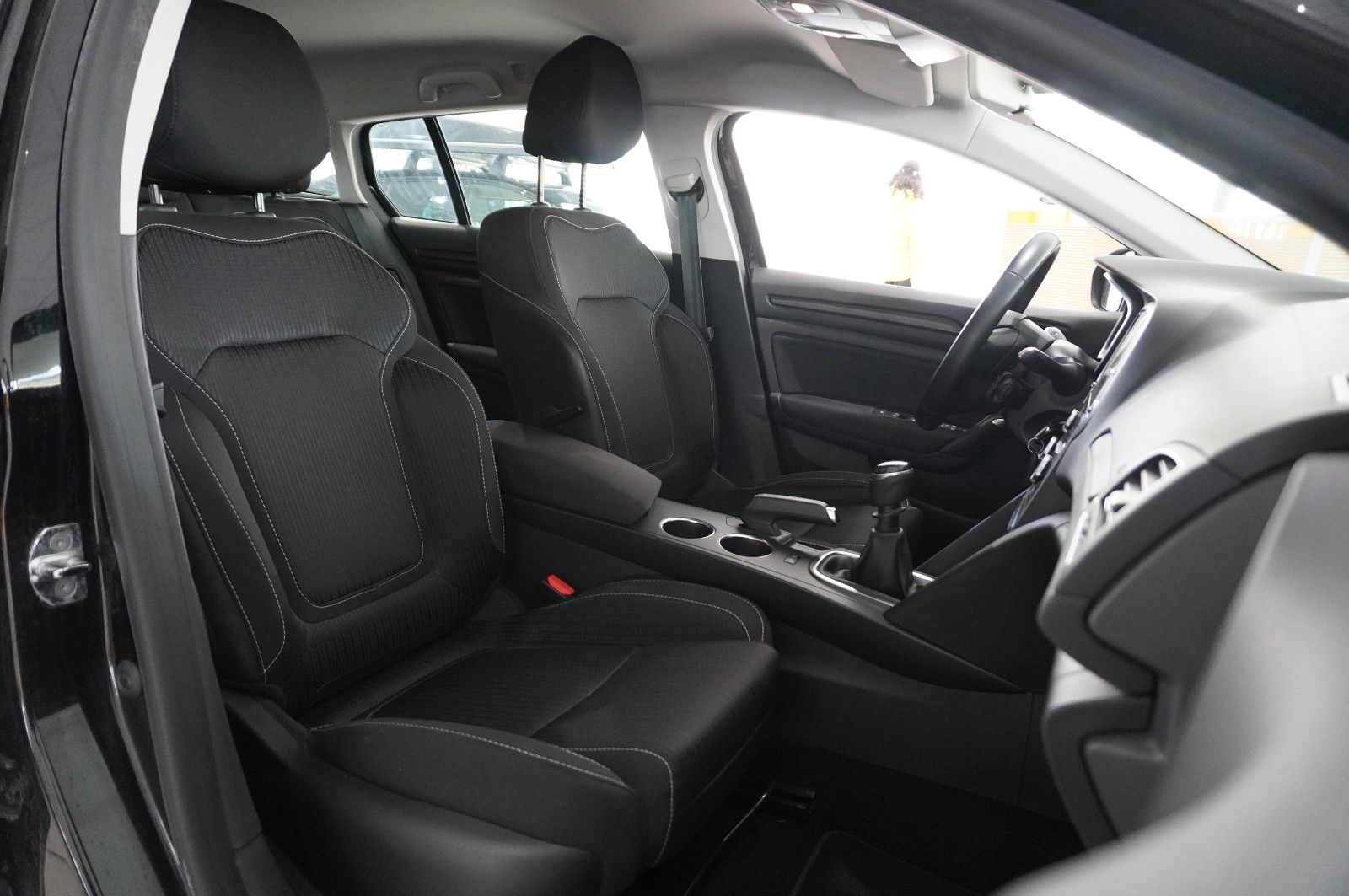 Fahrzeugabbildung Renault Megane IV 1.5D GT BUSINESS NAVI/LED/PDC/VIRT/AHK