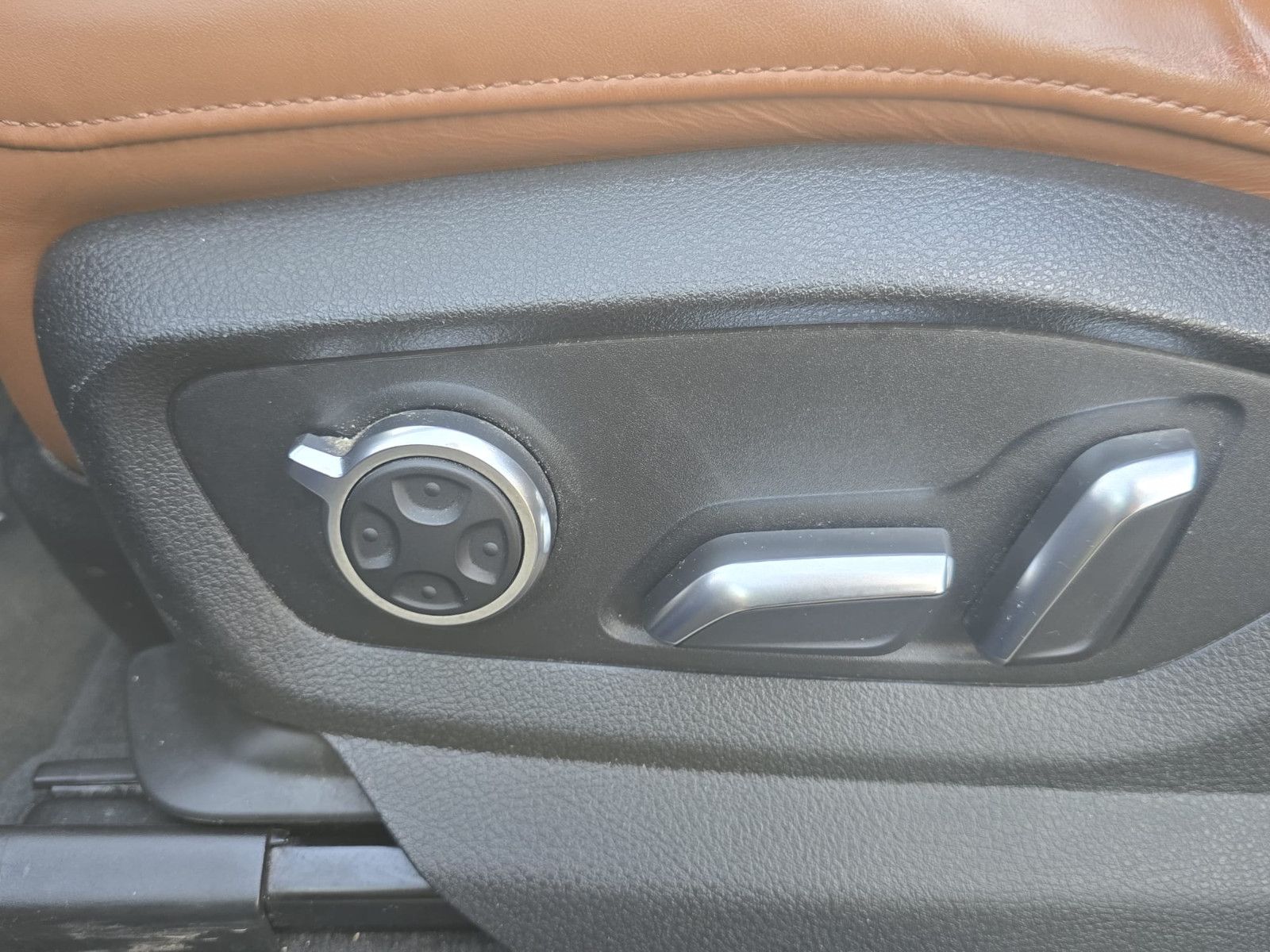 Fahrzeugabbildung Audi Q7 3.0 TDI quattro S-LINE TOP-AUSTATTUNG