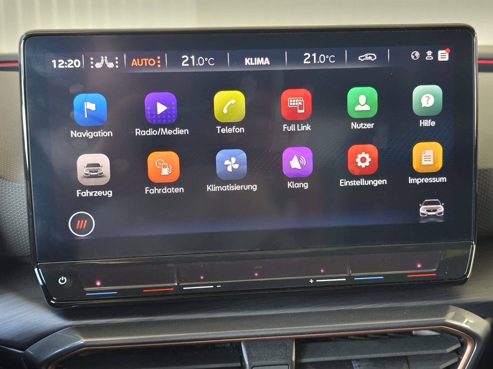 Fahrzeugabbildung CUPRA Leon 1.5 eTSI DSG MATRIX-LED*ACC*APP*KAMERA*18"