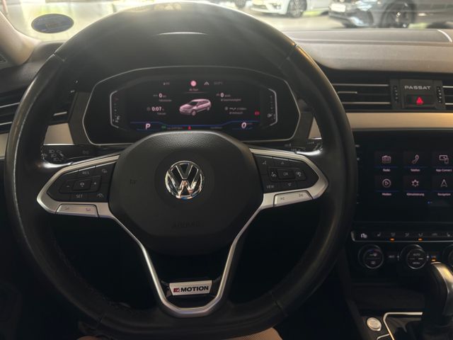 Passat Variant 4Motion 2.0 TDI*Navi*APP*AHK*Pano