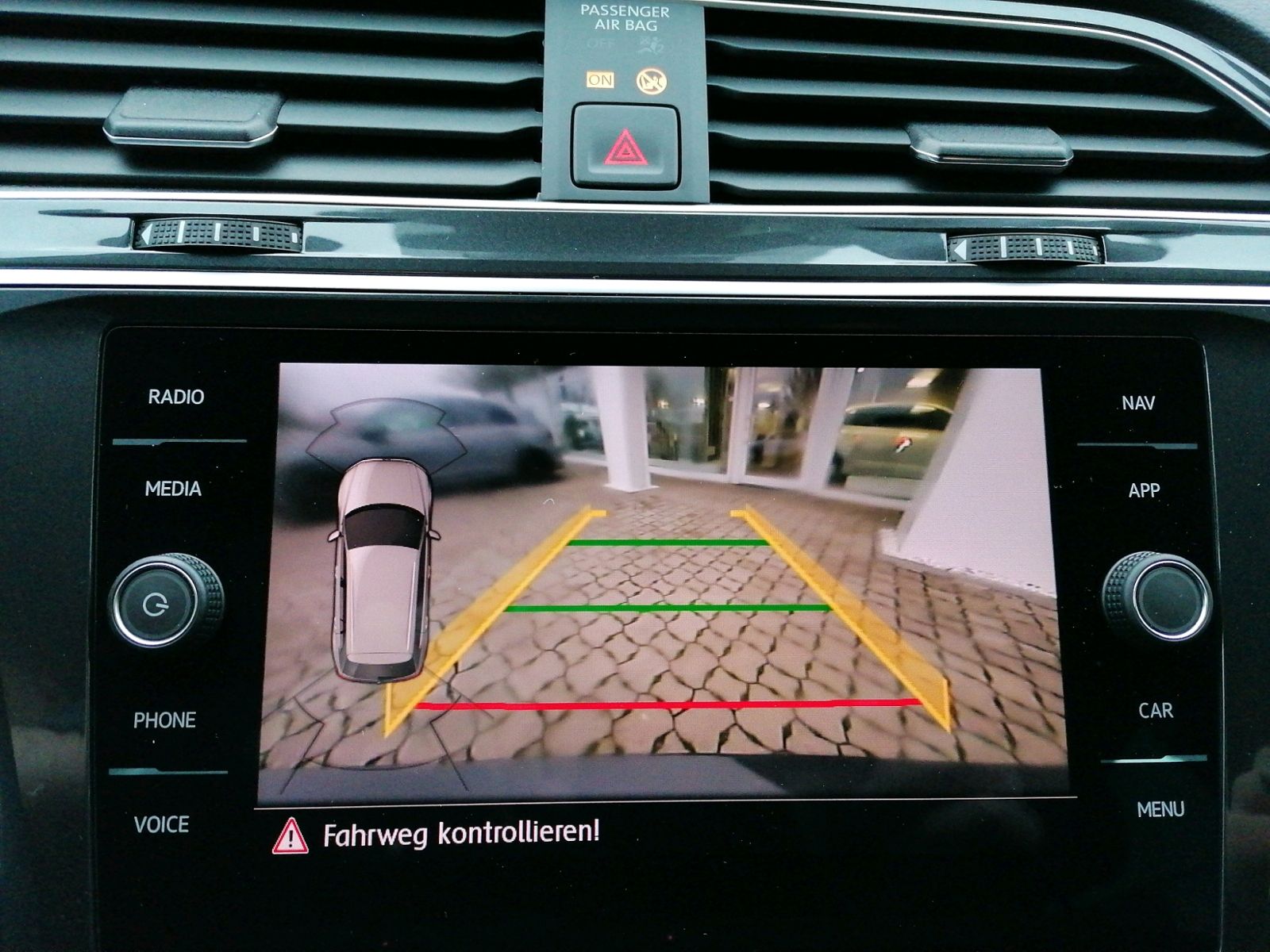 Tiguan 2.0 TDI DSG 4M R line STHZ+KAMERA+HEAD-UP