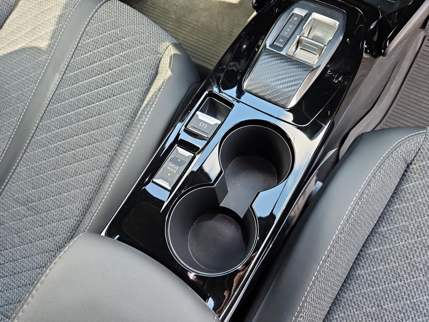 Peugeot 2008 1.2 Hybrid 145 Allure Apple CarPlay Sitzhei