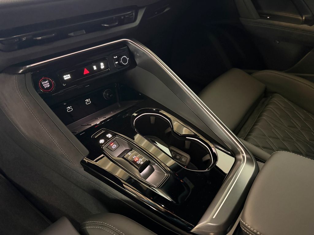 AUDI Q5 TDI Sportback 220kW PANO/CARBON/VOLL!!!! AUDI Q5 TDI Sportback 220kW PANO/CARBON/VOLL!!!!