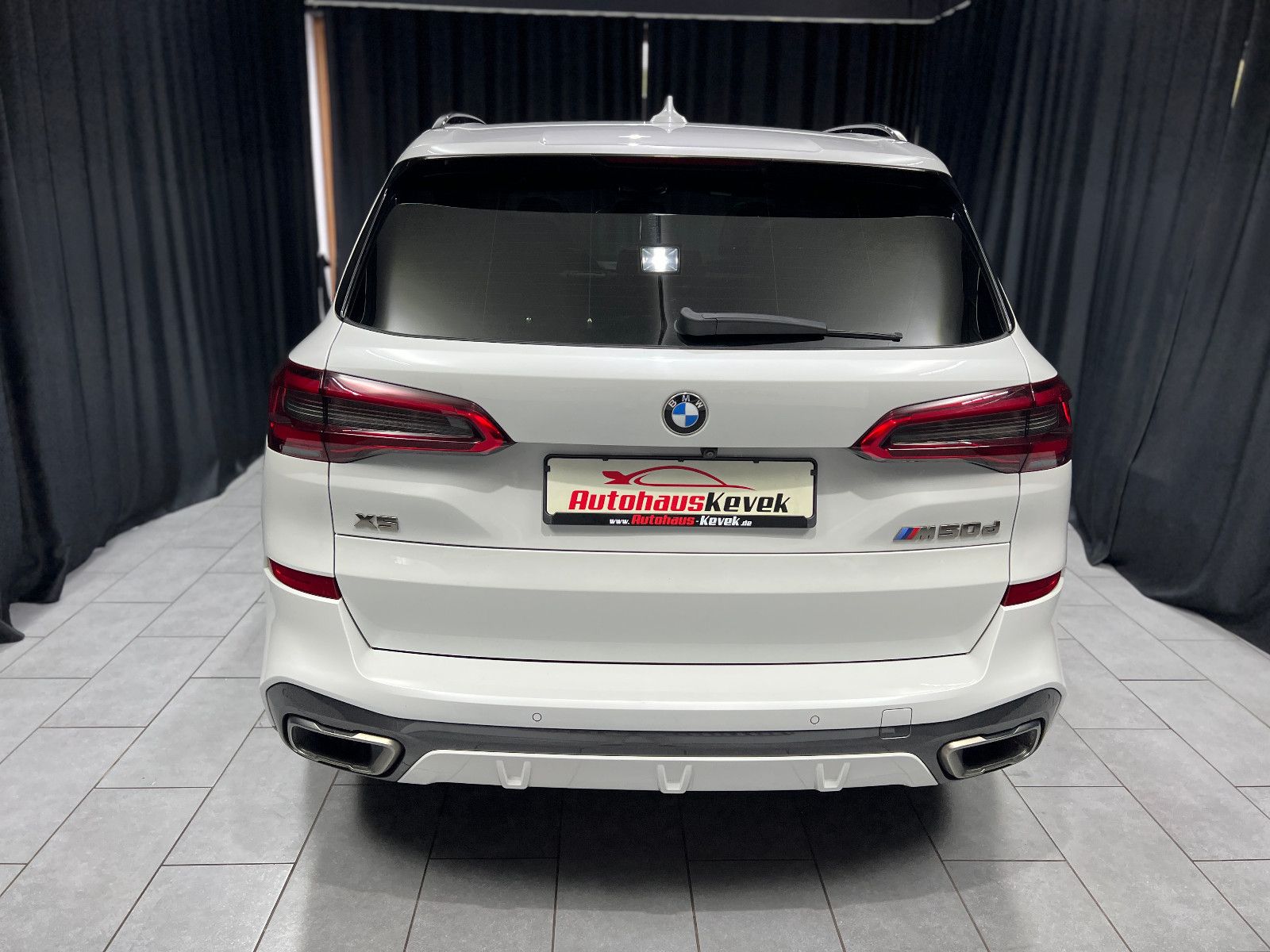 Fahrzeugabbildung BMW X5 M50d*LASER*SKY-LOUNGE*LUFT*7-SITZER*MASSAGE*