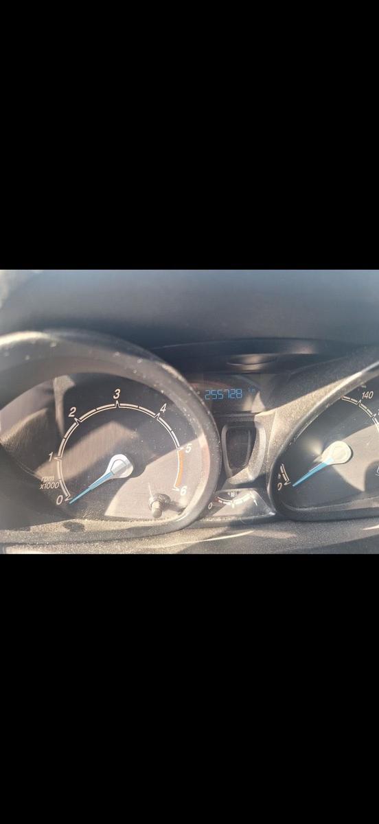 Ford Courier 2014 — photo 7