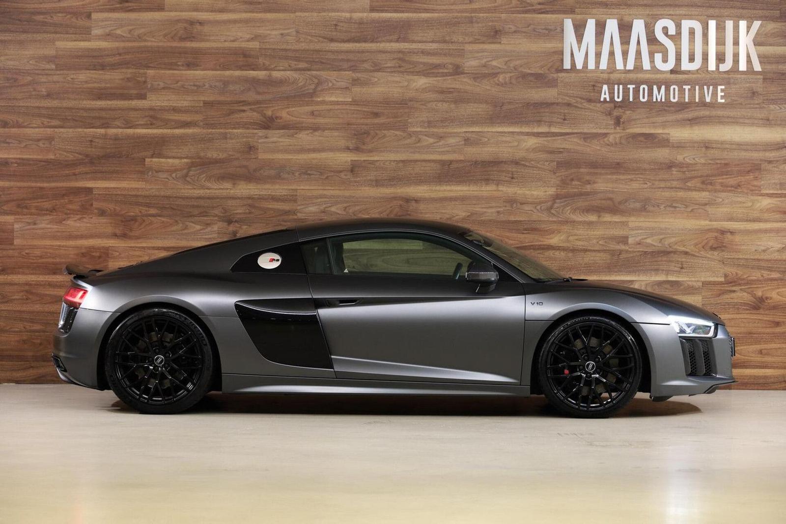 AUDI R8 5.2 V10 FSI QUATTRO