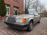 Mercedes-Benz 250 D, w124 ,sehr gepflegter Oldtimer! Wenig KM! - Mercedes-Benz mit Diesel-Antrieb: W124