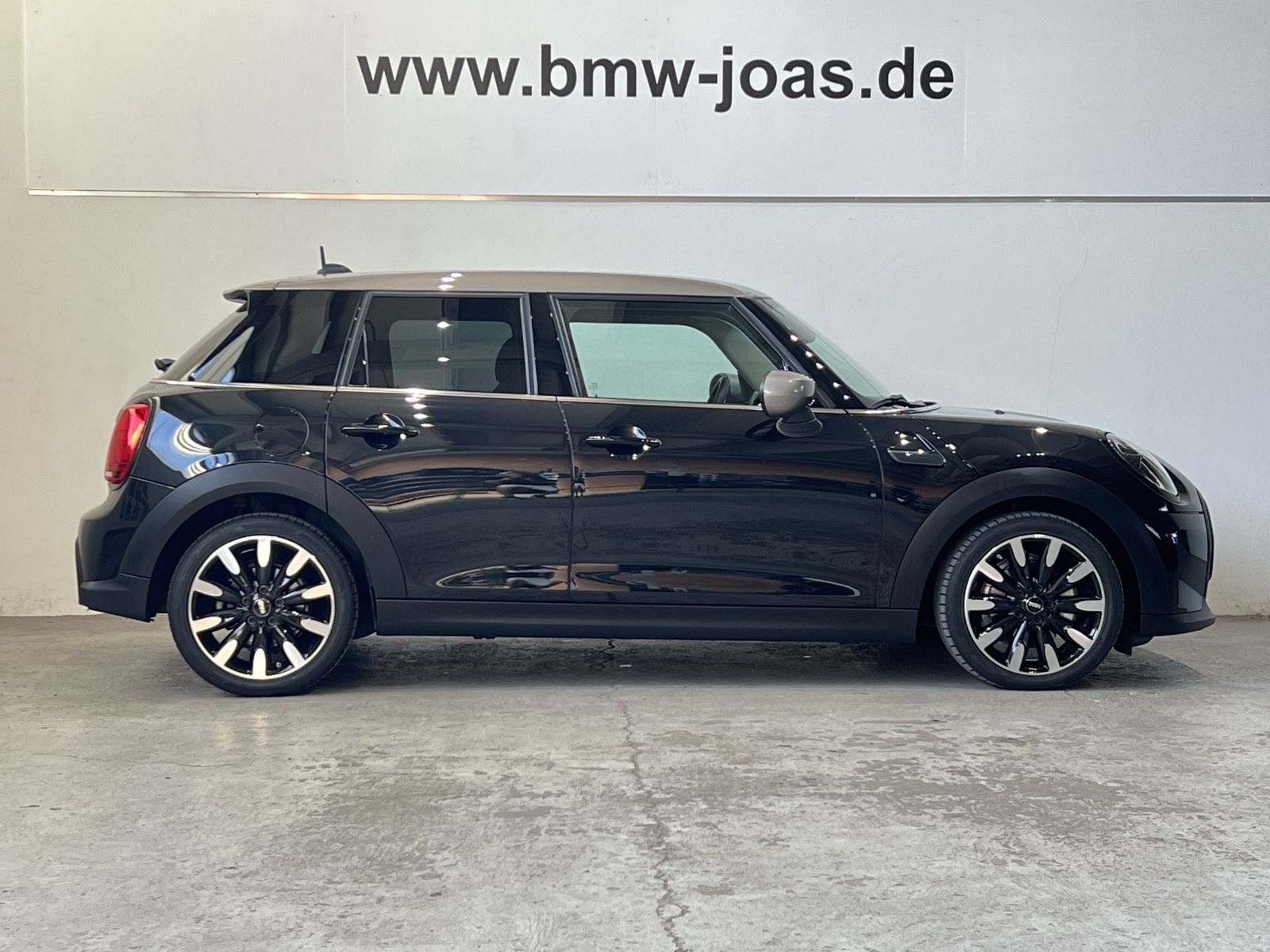 Fahrzeugabbildung MINI Cooper 5-Türer DAB LED RFK Navi Komfortzg. Shz