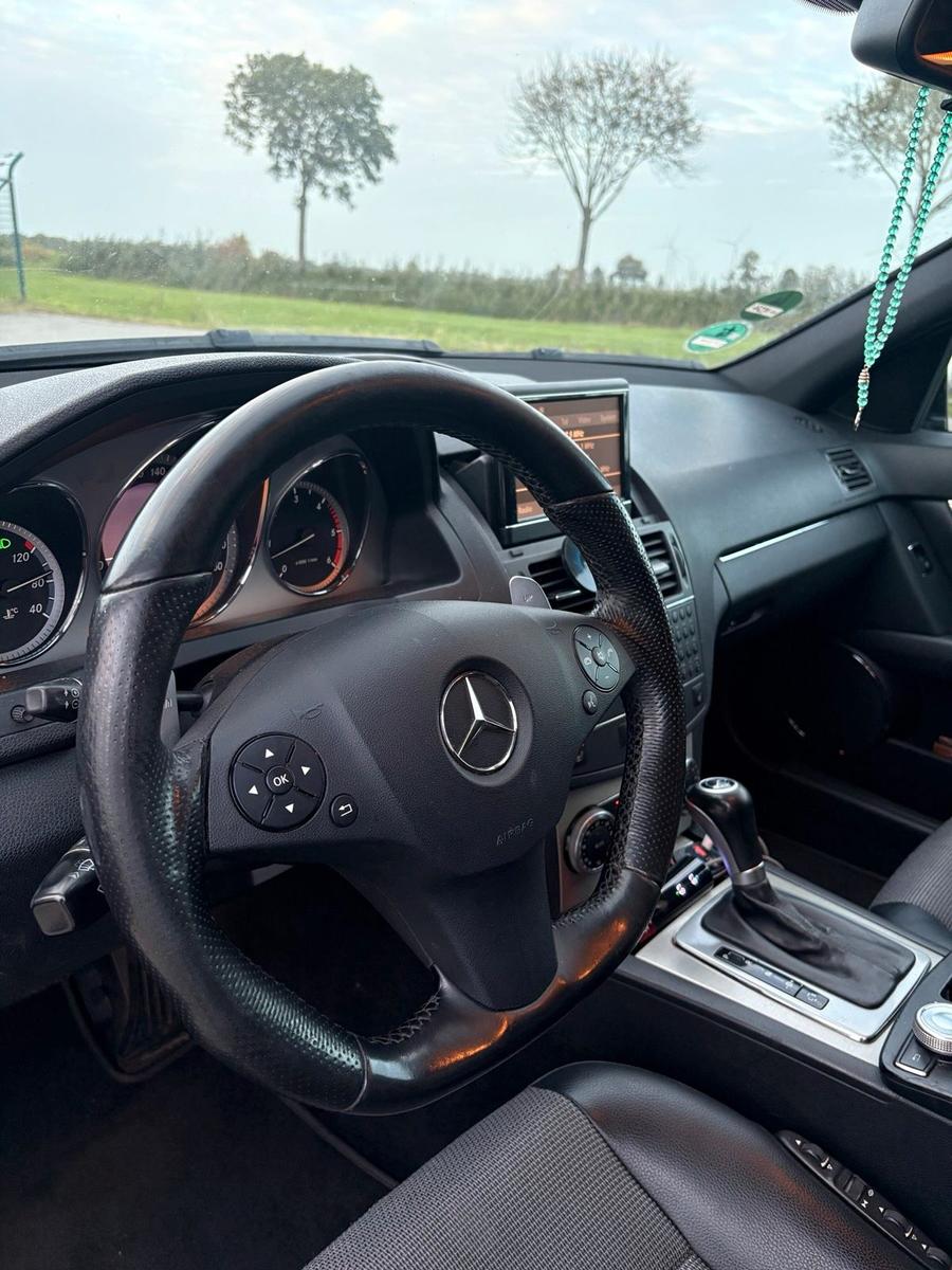 Mercedes-Benz C350 2010 — photo 14