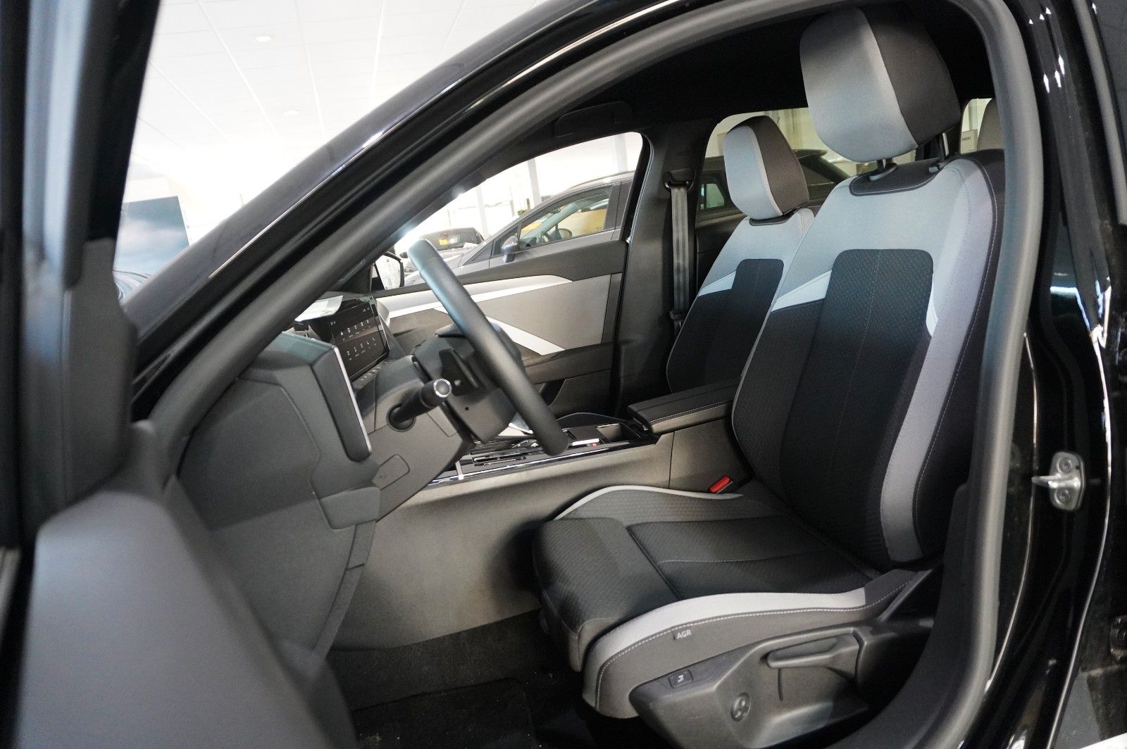 Fahrzeugabbildung Opel Astra L ST 1.2T EDITION AT-8 NAVI/LED/SPORT/DAB+