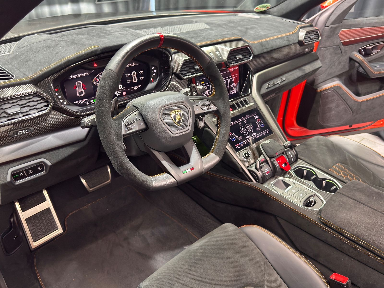 Fahrzeugabbildung Lamborghini Urus Performante|FULL-CARBON|AKRAPOVIC|MASSAGE|