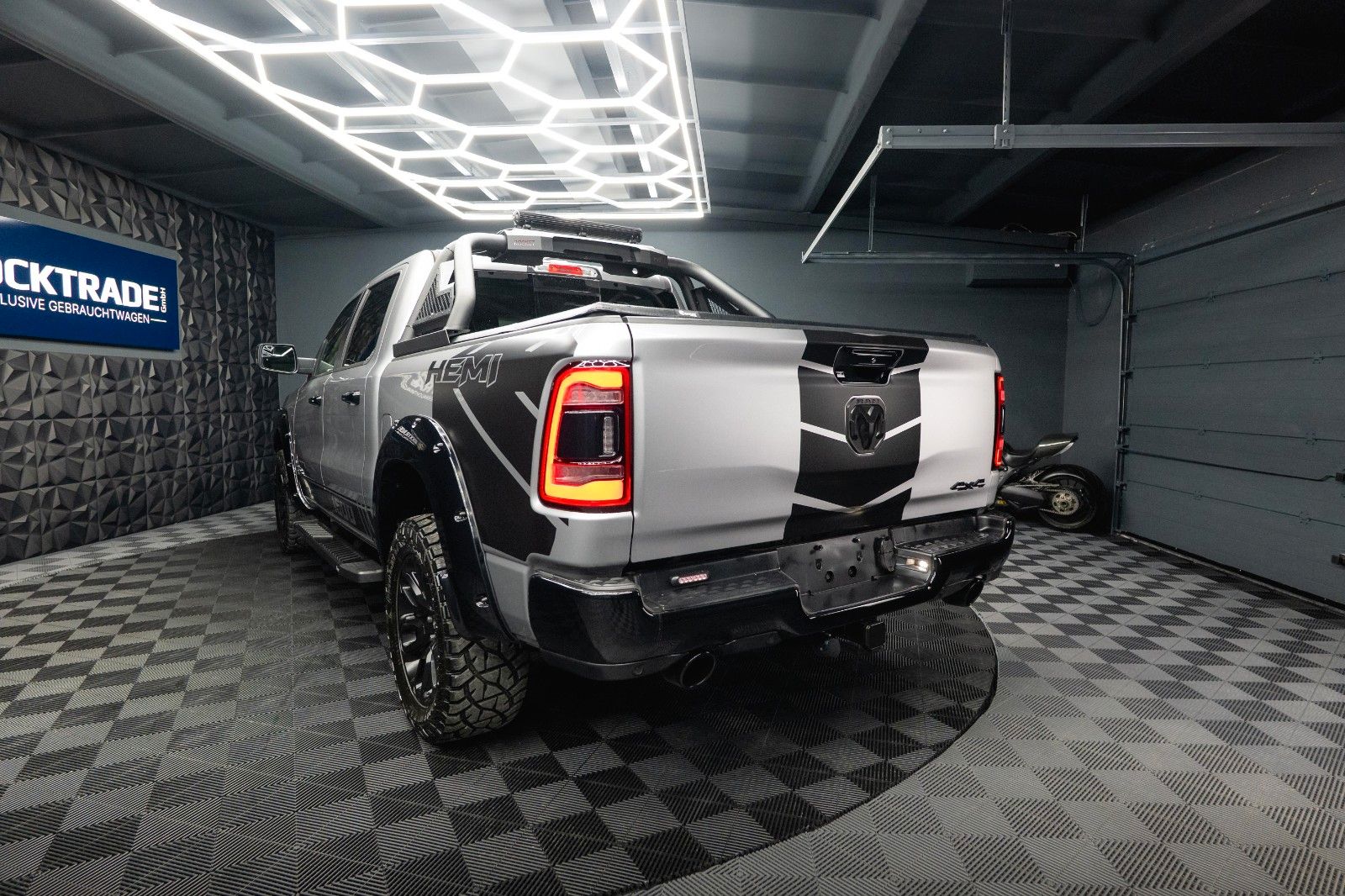 Fahrzeugabbildung Dodge RAM 5.7 V8 HEMI 4x4 NIGHT-Edition LARAMIE *LED*