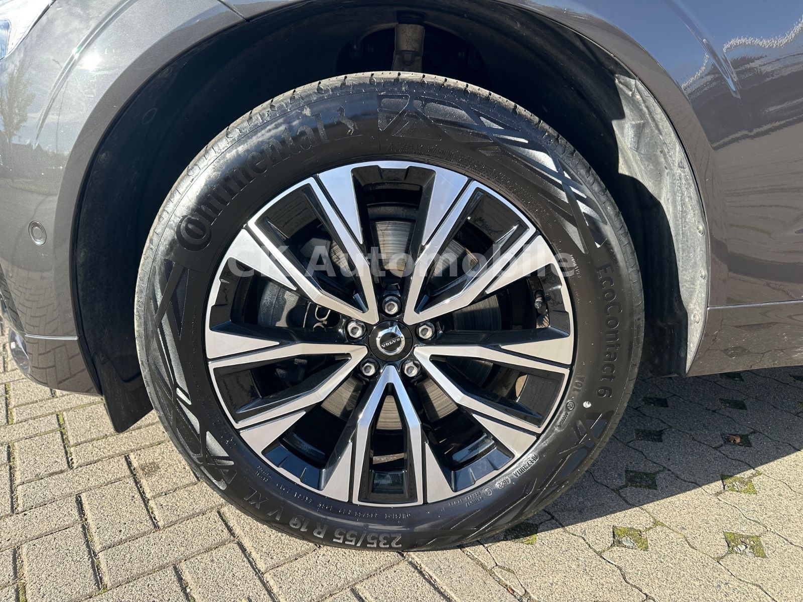 Fahrzeugabbildung Volvo XC60 B4 PlusDark AWD/BLIS/Leder/Pano/LED/360°Kam