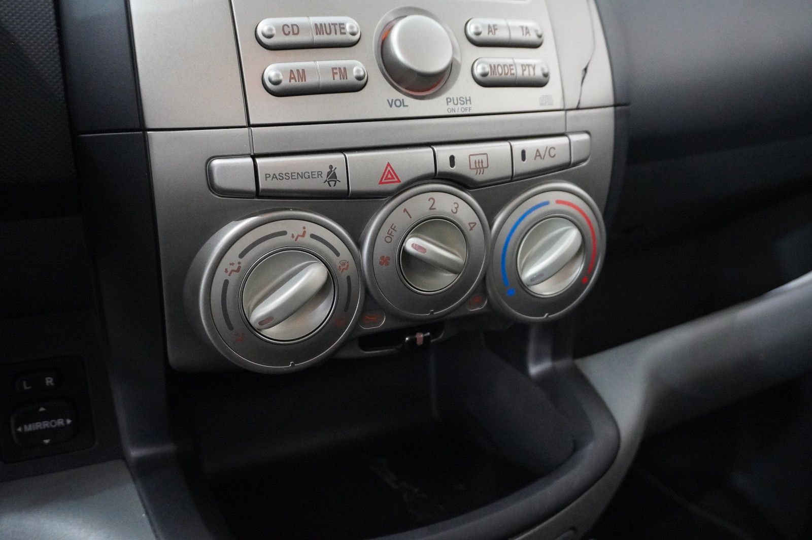 Fahrzeugabbildung Daihatsu Sirion 1.0 5-TÜR KLIMA/CD/AUX/8-FACH/TÜV